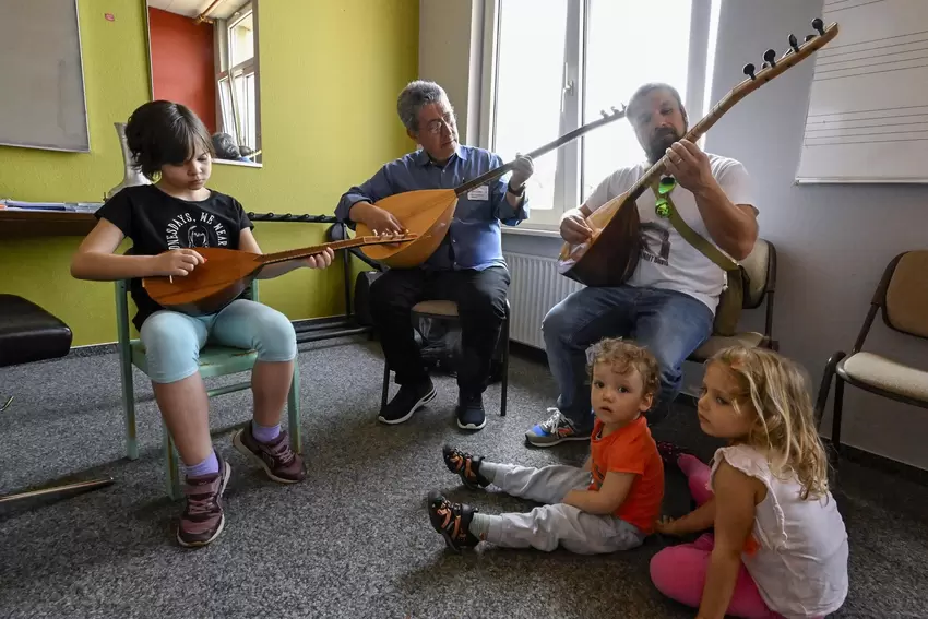 Neuheit: Erstmals bietet die städtische Musikschule Unterricht auf der Langhalslaute, auch Saz oder Baglama genannt, an. Lehrer